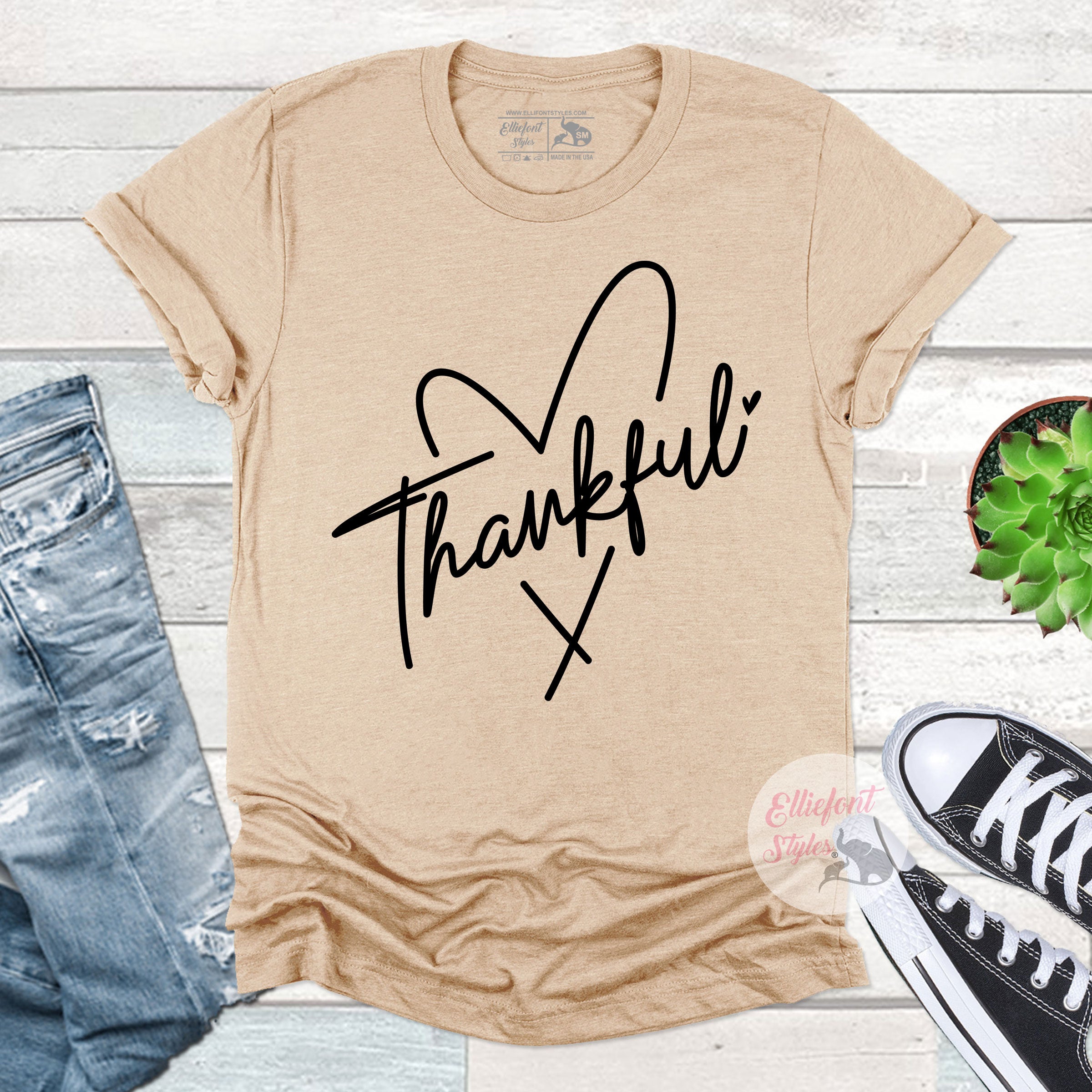 Fall season thankful shirt outfit idea for Friendsgiving or family dinner