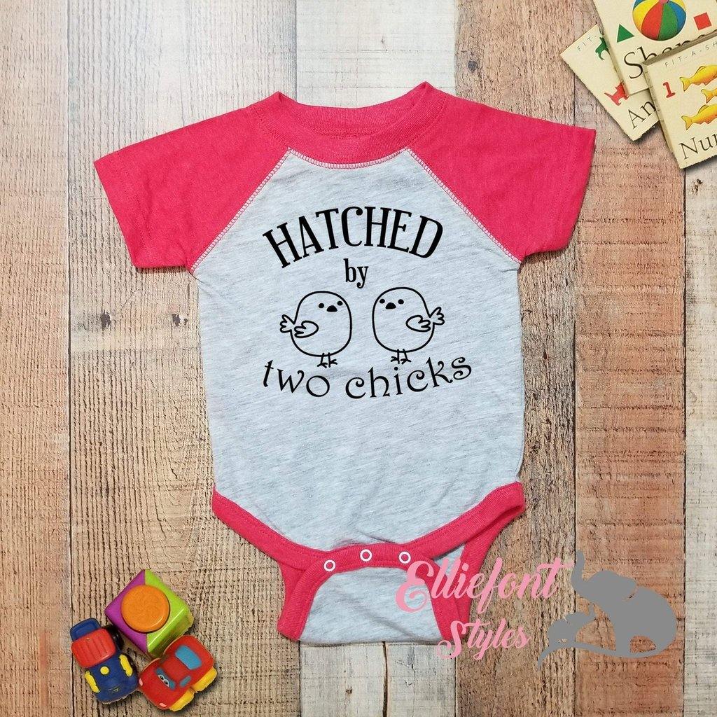 Hatched By Two Chicks Infant One Piece / Two Moms Bodysuit / Proud baby / 2 moms /LGBT Gay Lesbian / Baby shower gift / Newborn gift - Elliefont Styles