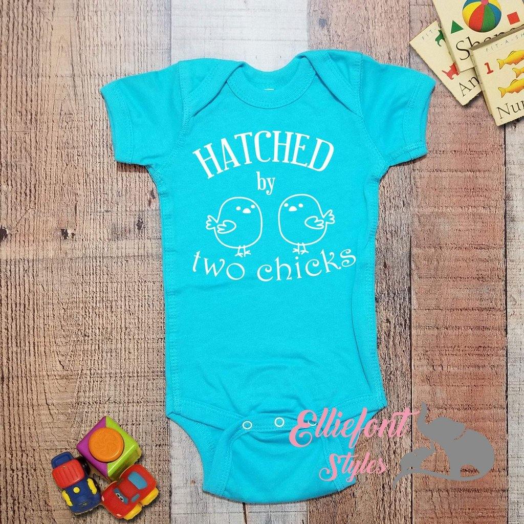 Hatched By Two Chicks Infant One Piece / Two Moms Bodysuit / Proud baby / 2 moms /LGBT Gay Lesbian / Baby shower gift / Newborn gift - Elliefont Styles