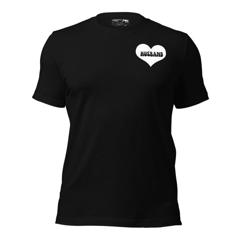 Newlywed travel outfits with coordinating couple shirts